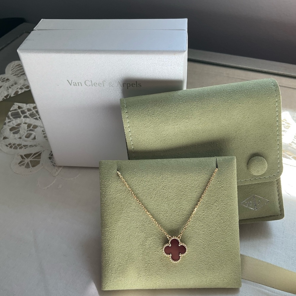 Van Cleef & Arpels Vintage Alhambra Carnelian 18K Yellow Gold Necklace